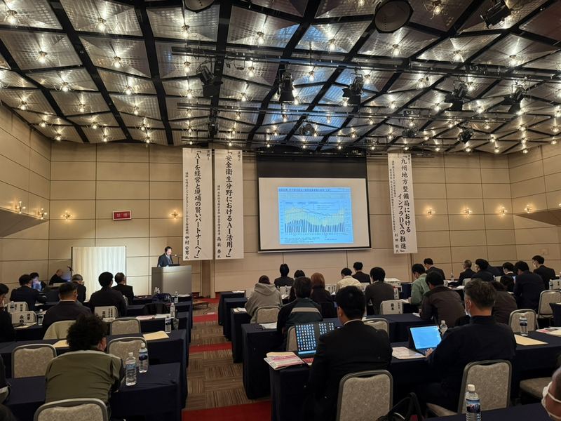 講演を聴く会員企業の参加者